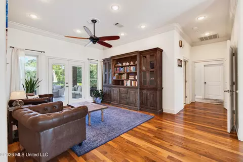 Entry Way - 12244 E Pointe Dr, Picayune, MS 39466 photo 2 of 8
