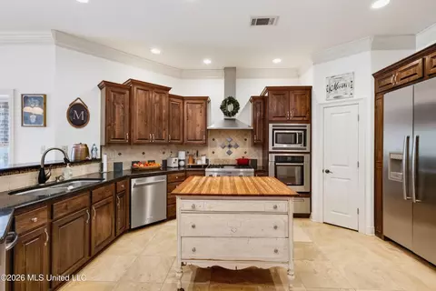 Kitchen - 12244 E Pointe Dr, Picayune, MS 39466 photo 2 of 6