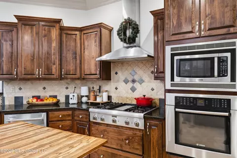 Kitchen - 12244 E Pointe Dr, Picayune, MS 39466 photo 4 of 6