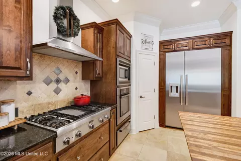 Kitchen - 12244 E Pointe Dr, Picayune, MS 39466 photo 5 of 6