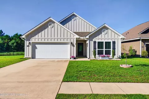7741 Coral Ln, Ocean Springs, MS 39564