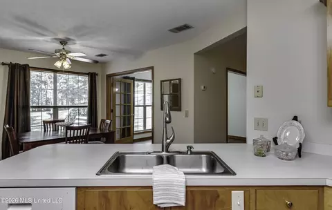Kitchen - 210 Southampton Pl, Brandon, MS 39042 photo 3 of 8