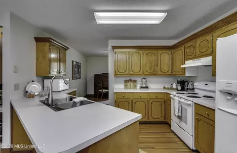 Kitchen - 210 Southampton Pl, Brandon, MS 39042 photo 1 of 8