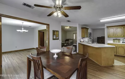 Dining - 210 Southampton Pl, Brandon, MS 39042 photo 9 of 11