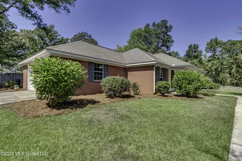 Exterior - 210 Southampton Pl, Brandon, MS 39042 photo 3 of 8