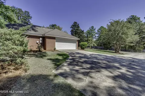 Exterior - 210 Southampton Pl, Brandon, MS 39042 photo 5 of 8