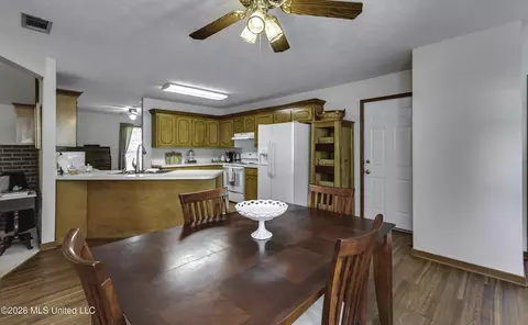 Dining - 210 Southampton Pl, Brandon, MS 39042 photo 8 of 11