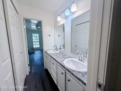 Bath - 260 Morrison Rd, Florence, MS 39073 photo 2 of 3