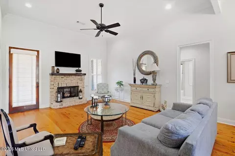 Living - 106 Elizabeth Dr, Brandon, MS 39042 photo 1 of 1