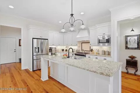 Kitchen - 106 Elizabeth Dr, Brandon, MS 39042 photo 1 of 4