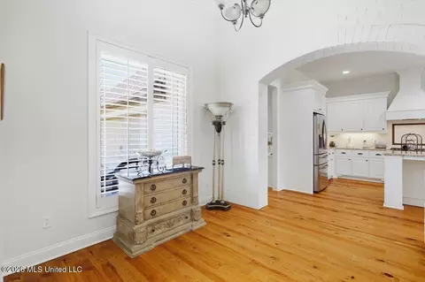 Entry Way - 106 Elizabeth Dr, Brandon, MS 39042 photo 2 of 2