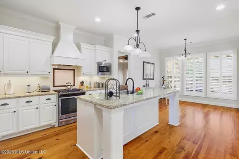 Kitchen - 106 Elizabeth Dr, Brandon, MS 39042 photo 2 of 4