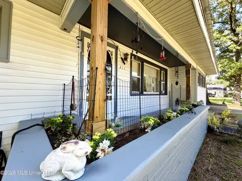 Exterior - 311 N Street Dr, Brookhaven, MS 39601 photo 4 of 10
