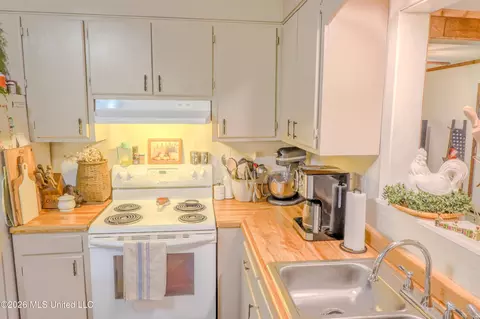 Kitchen - 213 Sand Spring Loop, Leakesville, MS 39451 photo 2 of 2
