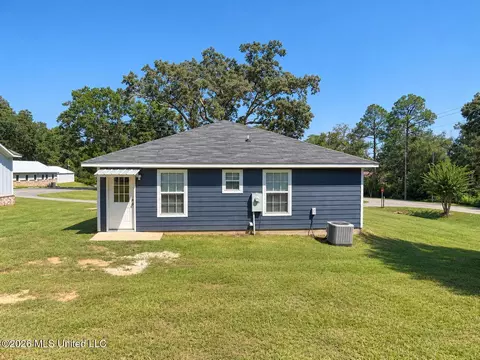 Exterior - 69 E Magnolia St, Lucedale, MS 39452 photo 2 of 4