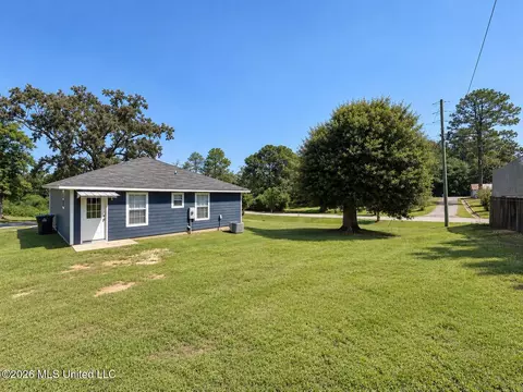 Exterior - 69 E Magnolia St, Lucedale, MS 39452 photo 3 of 4