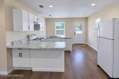 Other - 69 E Magnolia St, Lucedale, MS 39452 photo 1 of 4
