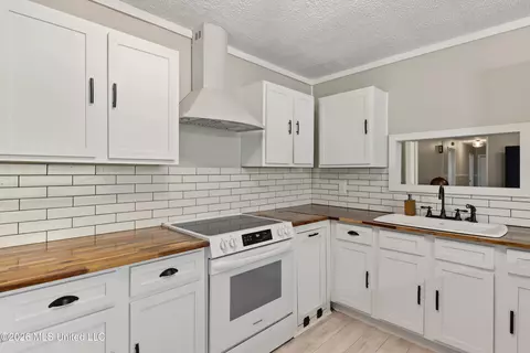 Kitchen - 86 Teresa Dr, Lucedale, MS 39452 photo 2 of 3