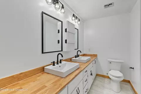 Bath - 86 Teresa Dr, Lucedale, MS 39452 photo 3 of 4