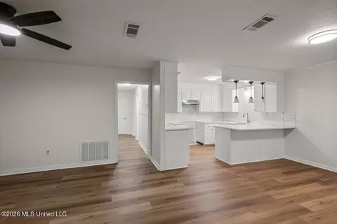 Living - 2549 Gina Dr, Pearl, MS 39208 photo 5 of 6