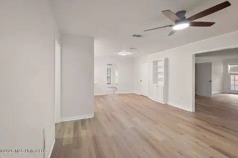 Living - 2549 Gina Dr, Pearl, MS 39208 photo 2 of 6
