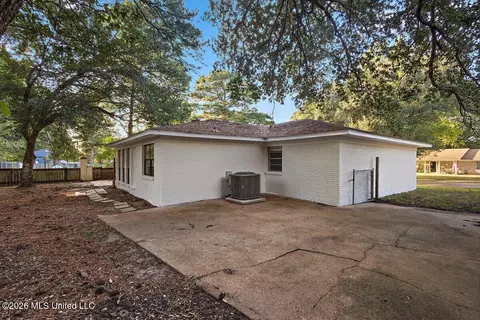 Exterior - 2549 Gina Dr, Pearl, MS 39208 photo 6 of 7