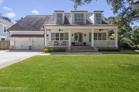 1016 Lafontaine St, Ocean Springs, MS 39564