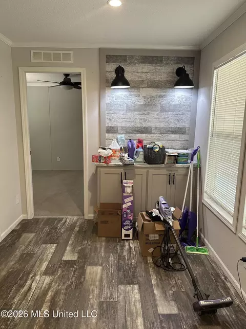 Entry Way - 3183 Chichester Rd, Edwards, MS 39066 photo 2 of 2