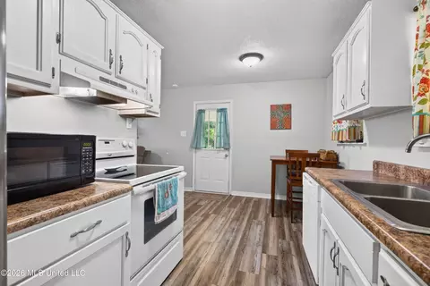 Kitchen - 5232 Ward Pineview Rd, Lucedale, MS 39452 photo 3 of 3
