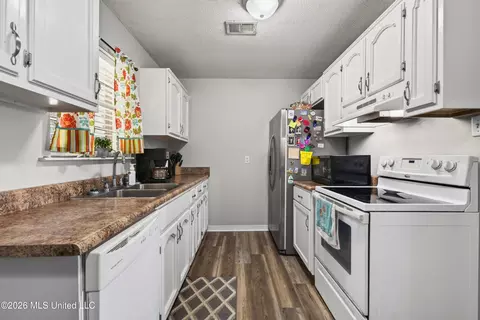 Kitchen - 5232 Ward Pineview Rd, Lucedale, MS 39452 photo 1 of 3