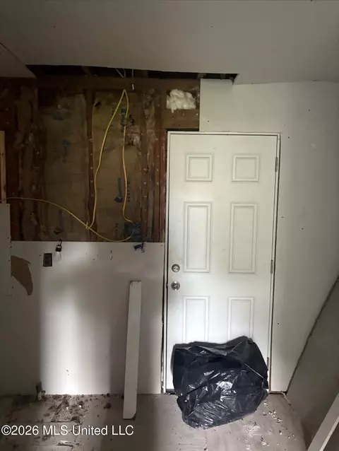 Entry Way - 2885 Arbor Hills Dr, Jackson, MS 39212 photo 1 of 1