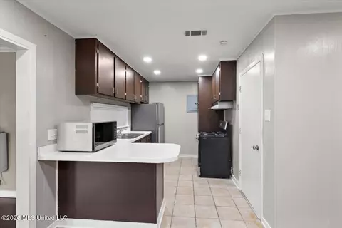 Kitchen - 6588 Johnson Pl, Jackson, MS 39213 photo 1 of 2