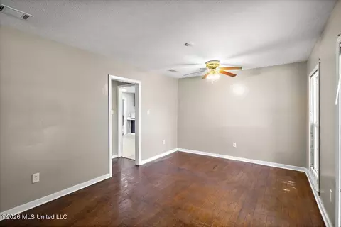 Living - 6588 Johnson Pl, Jackson, MS 39213 photo 2 of 5