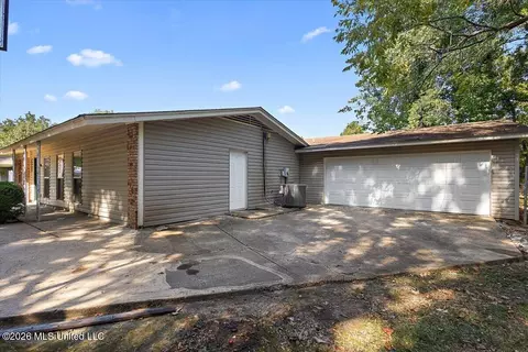 Exterior - 6588 Johnson Pl, Jackson, MS 39213 photo 2 of 8