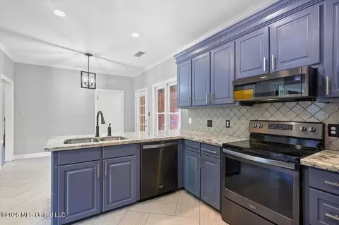 Kitchen - 108 Kenbridge Ln, Madison, MS 39110 photo 2 of 3