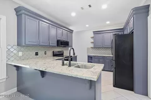 Kitchen - 108 Kenbridge Ln, Madison, MS 39110 photo 1 of 3
