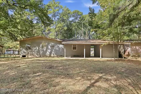 Exterior - 3058 Woodside Dr, Jackson, MS 39212 photo 2 of 4