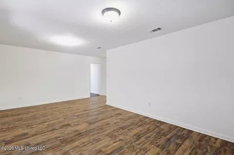 Living - 3058 Woodside Dr, Jackson, MS 39212 photo 2 of 3