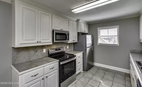 Kitchen - 606 Briars Bnd, Brandon, MS 39042 photo 1 of 5