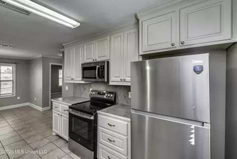 Kitchen - 606 Briars Bnd, Brandon, MS 39042 photo 5 of 5