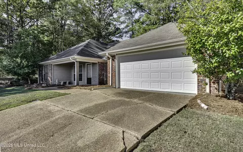 Exterior - 606 Briars Bnd, Brandon, MS 39042 photo 5 of 7
