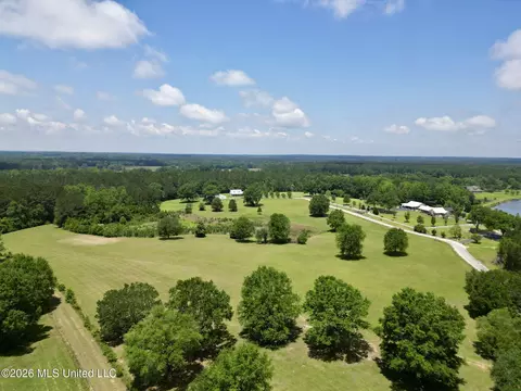 15 Thunder Rd, Poplarville, MS 39470
