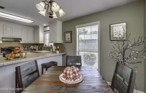 Dining - 1112 3rd St, Magee, MS 39111 photo 3 of 4