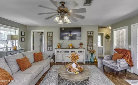 Living - 1112 3rd St, Magee, MS 39111 photo 2 of 4