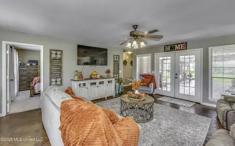 Living - 1112 3rd St, Magee, MS 39111 photo 1 of 4