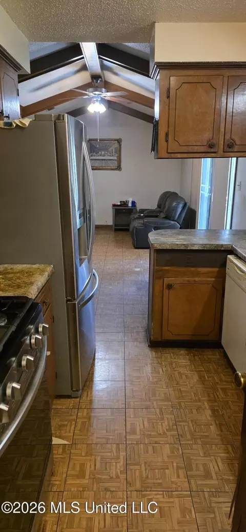 Kitchen - 5174 Highway 98, Mccomb, MS 39648 photo 2 of 3
