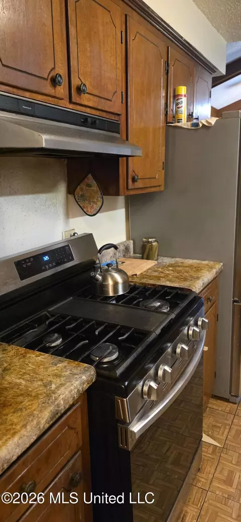 Kitchen - 5174 Highway 98, Mccomb, MS 39648 photo 3 of 3