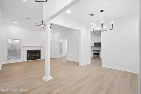 Entry Way - 1007 Riverchase N Dr, Brandon, MS 39047 photo 1 of 5