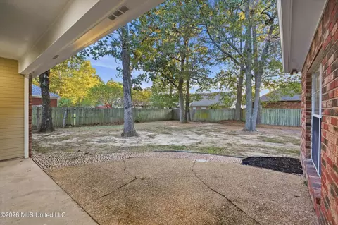 Exterior - 1007 Riverchase N Dr, Brandon, MS 39047 photo 4 of 6