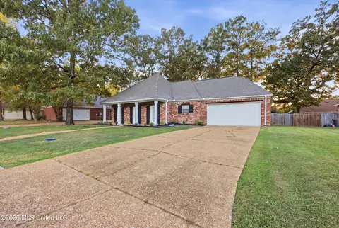 Exterior - 1007 Riverchase N Dr, Brandon, MS 39047 photo 2 of 6